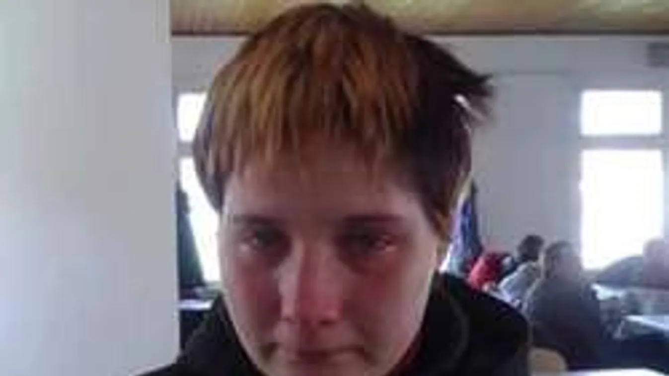 Anyja elől menekül egy eltűnt, sérült, fiatal nő