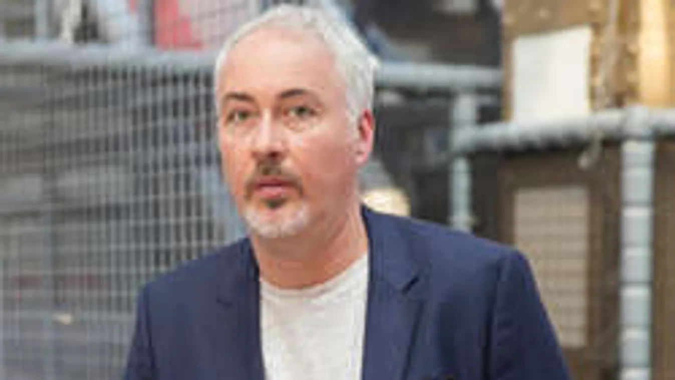 Húsz évvel fiatalabb szeretője kedvéért sem válik el a TV2 sztárja!