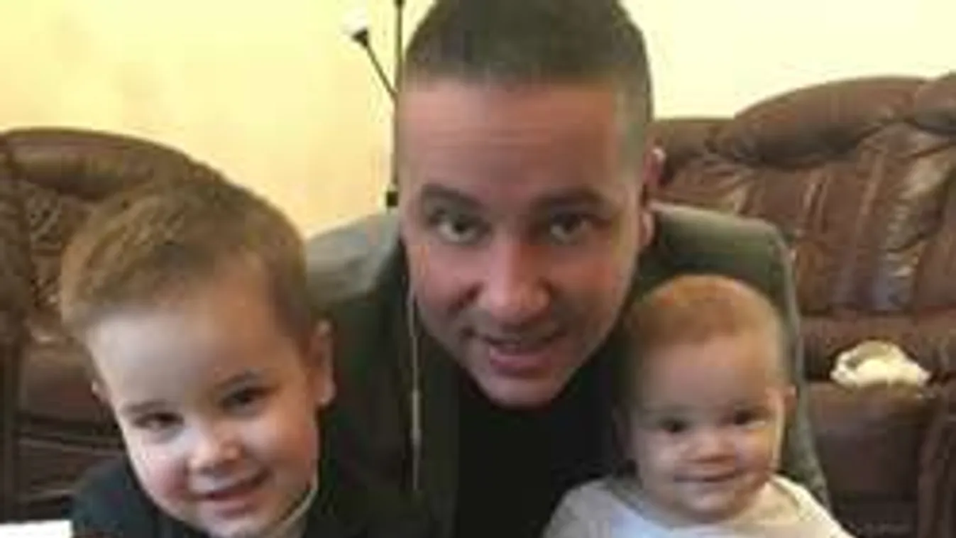 Mentővel vitték az intenzívre a magyar énekes kisfiát