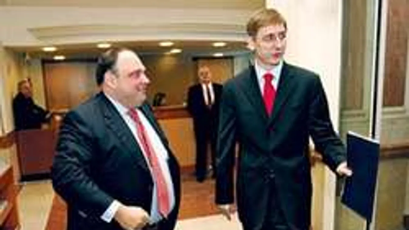 Az offshore botrány magyar politikusok százait sodorja el! Rettegnek!