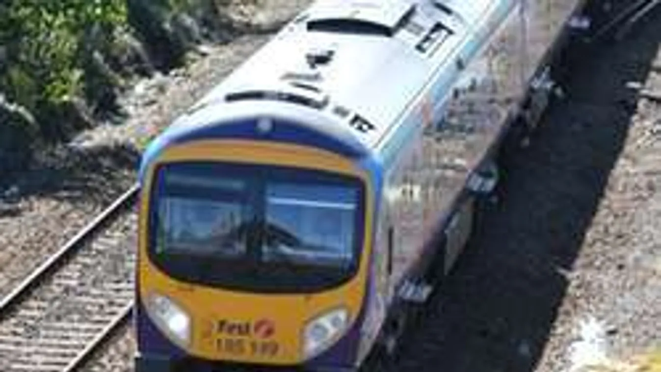 Az utasokat mentik a vonatgázolás után  Rákoson!