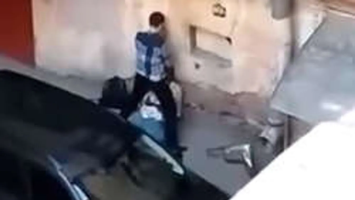 Pofátlan utcaszex: ezt nézték végig a ház lakói! Videó! 18++