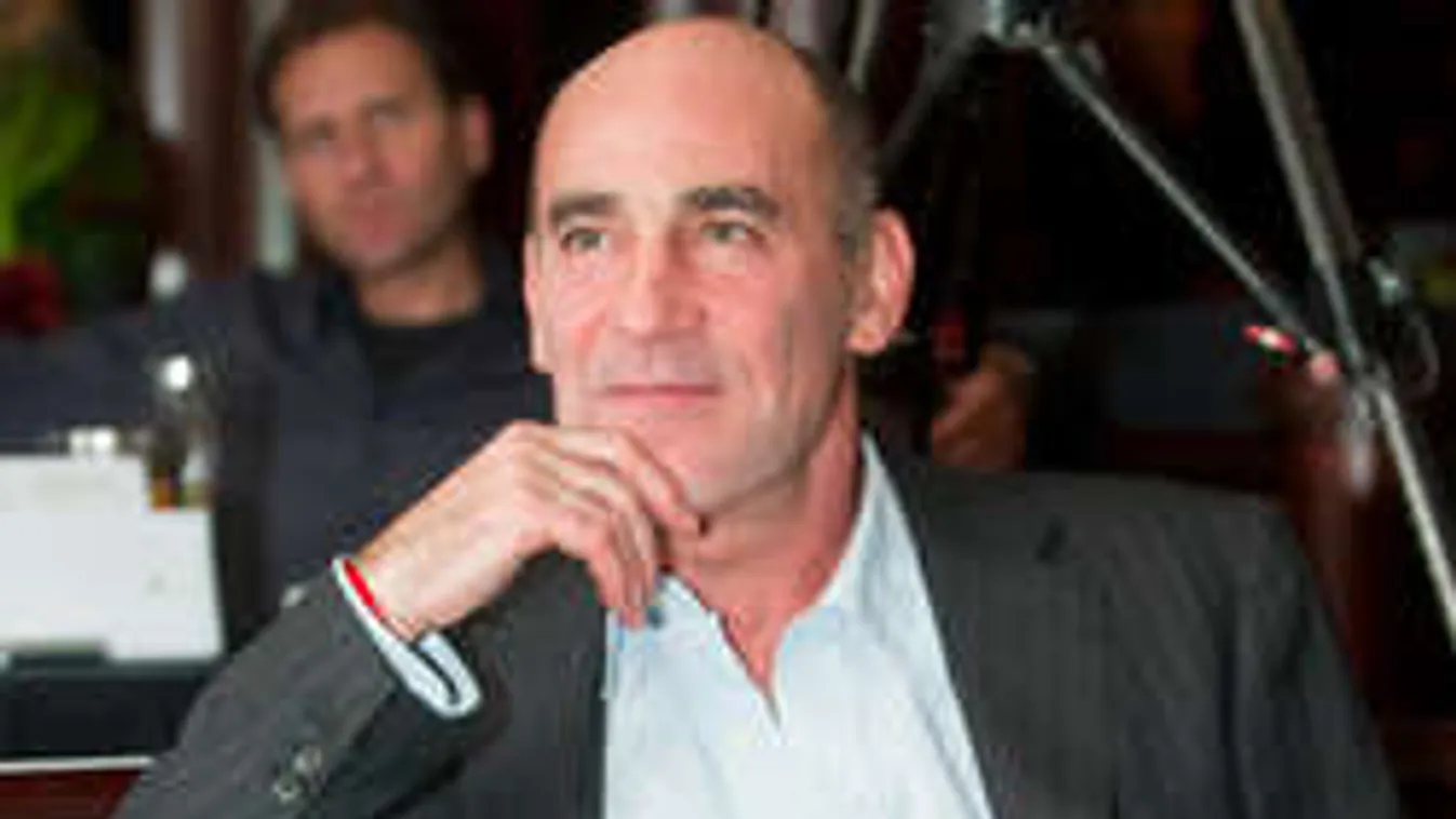 Kitépi magából az életmentő csöveket Kulka János!