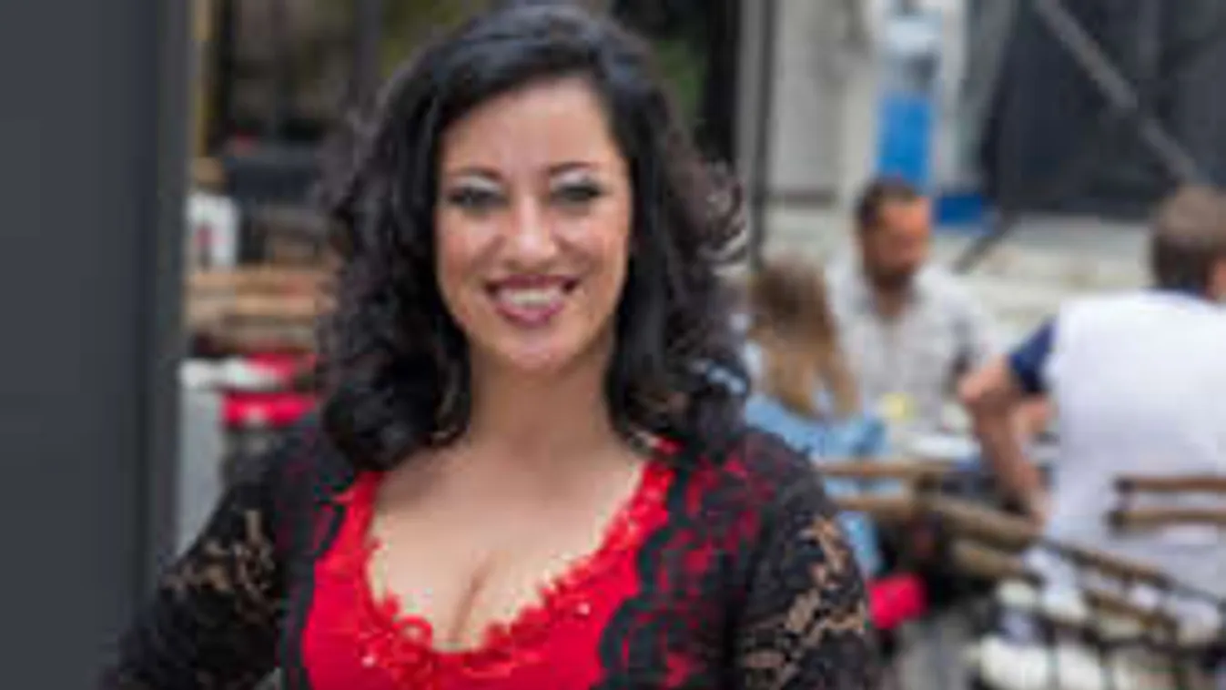 Elárulta születendő gyermekei nevét a magyar sztárénekesnő!