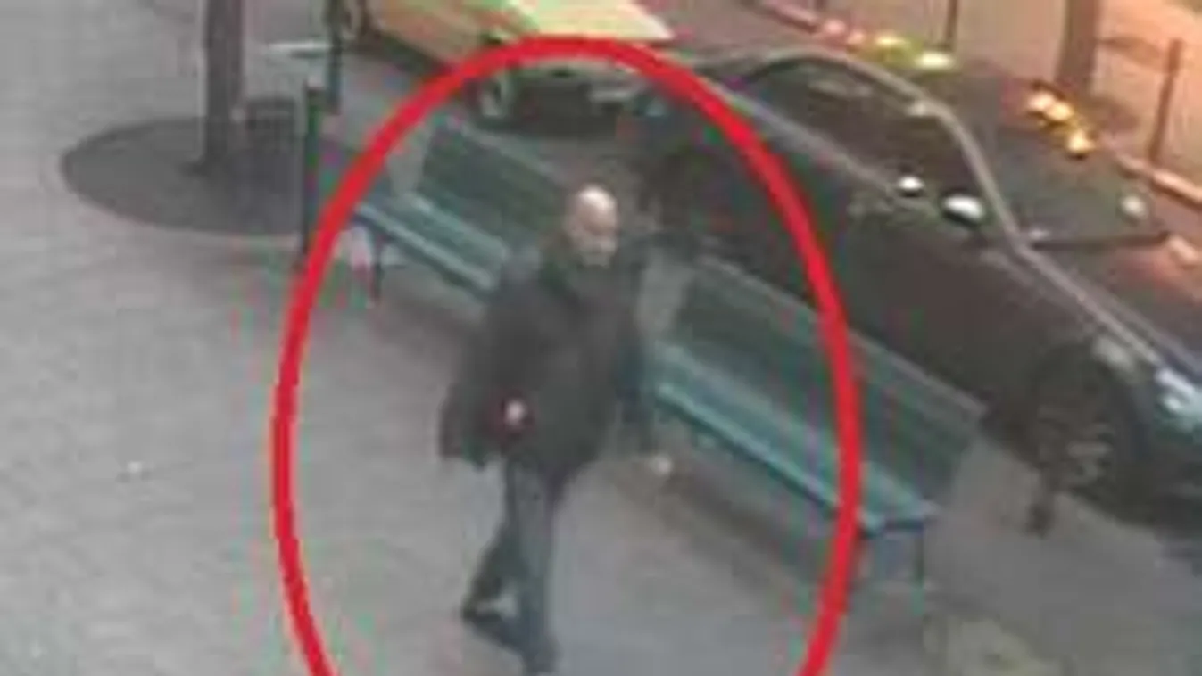 Pofátlan kopasz álrendőr csalta ki turisták pénzét a Váci utcában