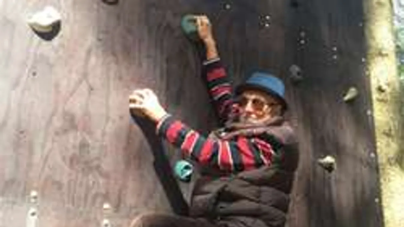 Legyőzi a rákot? Bizakodó fotót posztolt a súlyos beteg legendás énekes