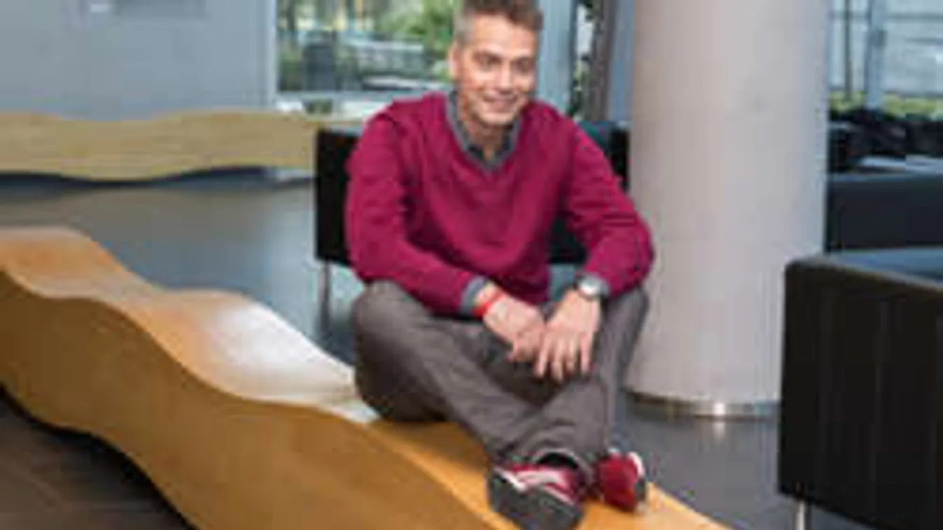 Sosem látott fotó került elő Harsányi Leventéről!