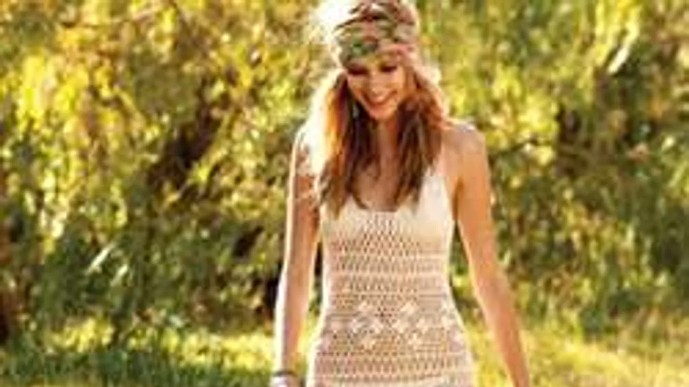 Tavaszi őrület: áttetsző ruhákban villantanak az utcán a nők - FOTÓK