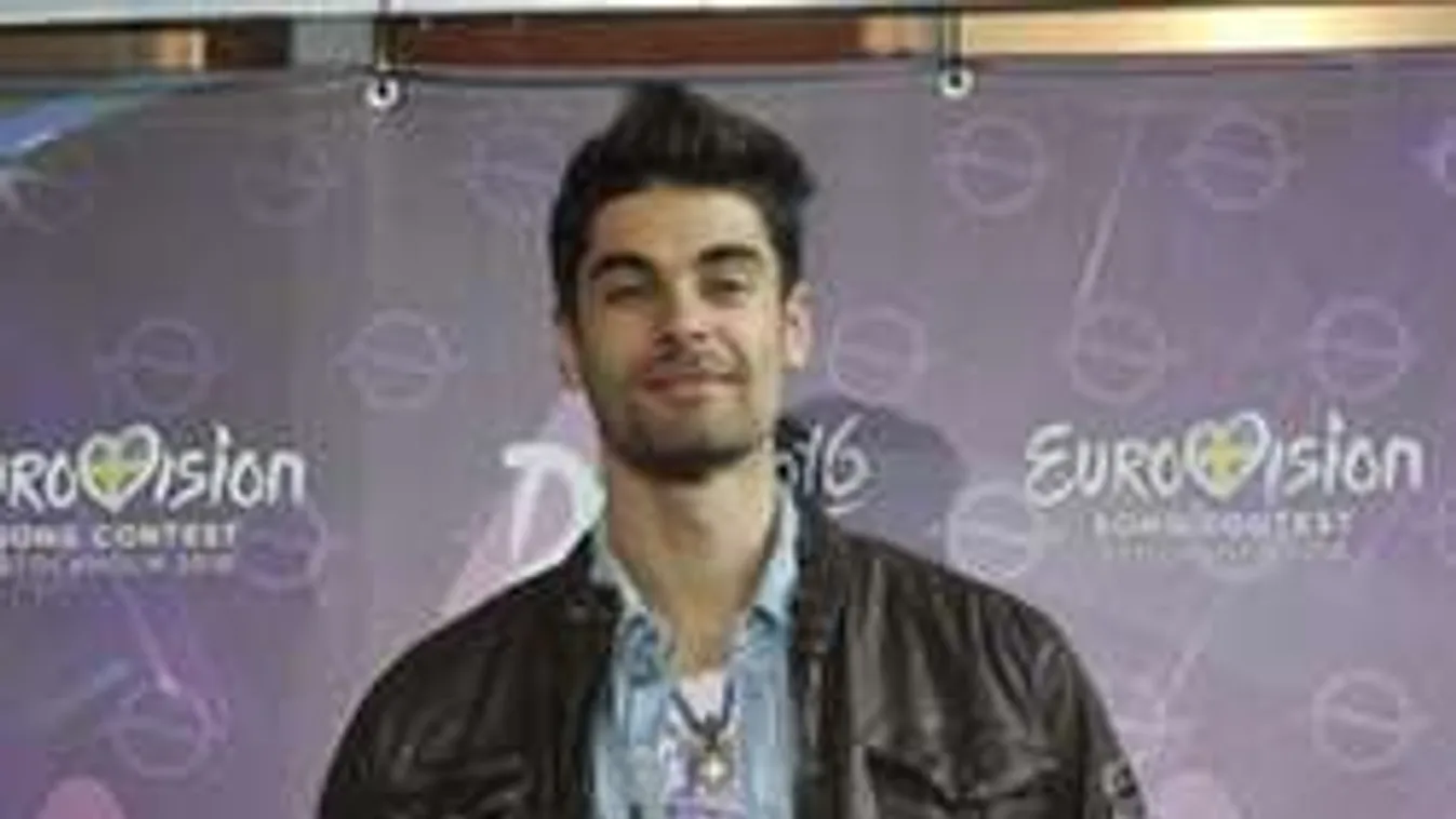 Meghalni megy Freddie Svédországba