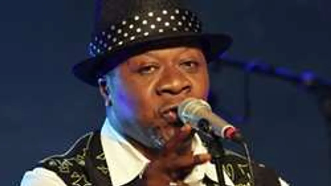 Halál élő egyenes adásban, összeesett a zenész - Videó