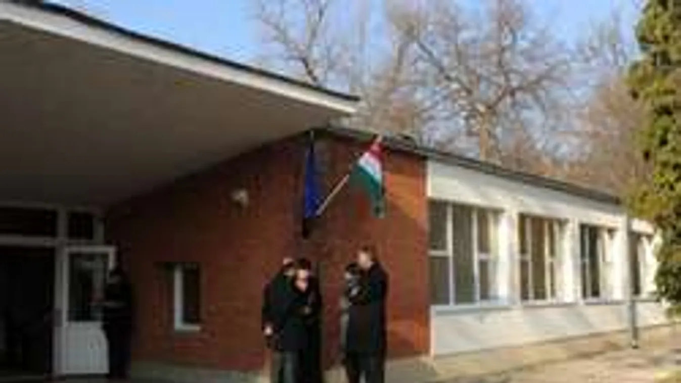 Mi folyik a fóti gyermekotthonban? Verik a gondozókat!