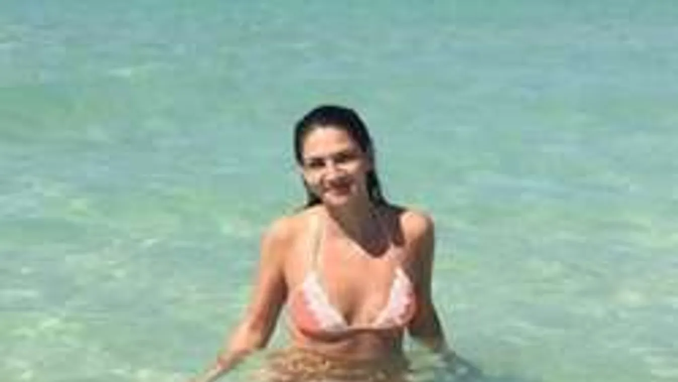 Szétbombázza az internetet a dögös focistafeleség - fotók