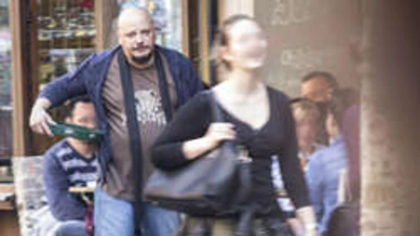 Damu Roland kórház helyett a kocsmába jár! - Fotó!