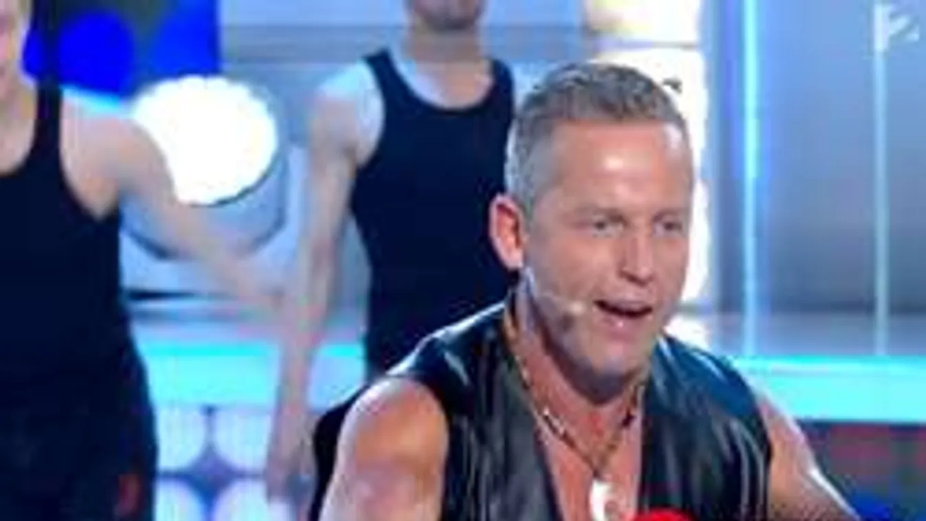 Ledobta bőr felsőjét Schobert Norbi