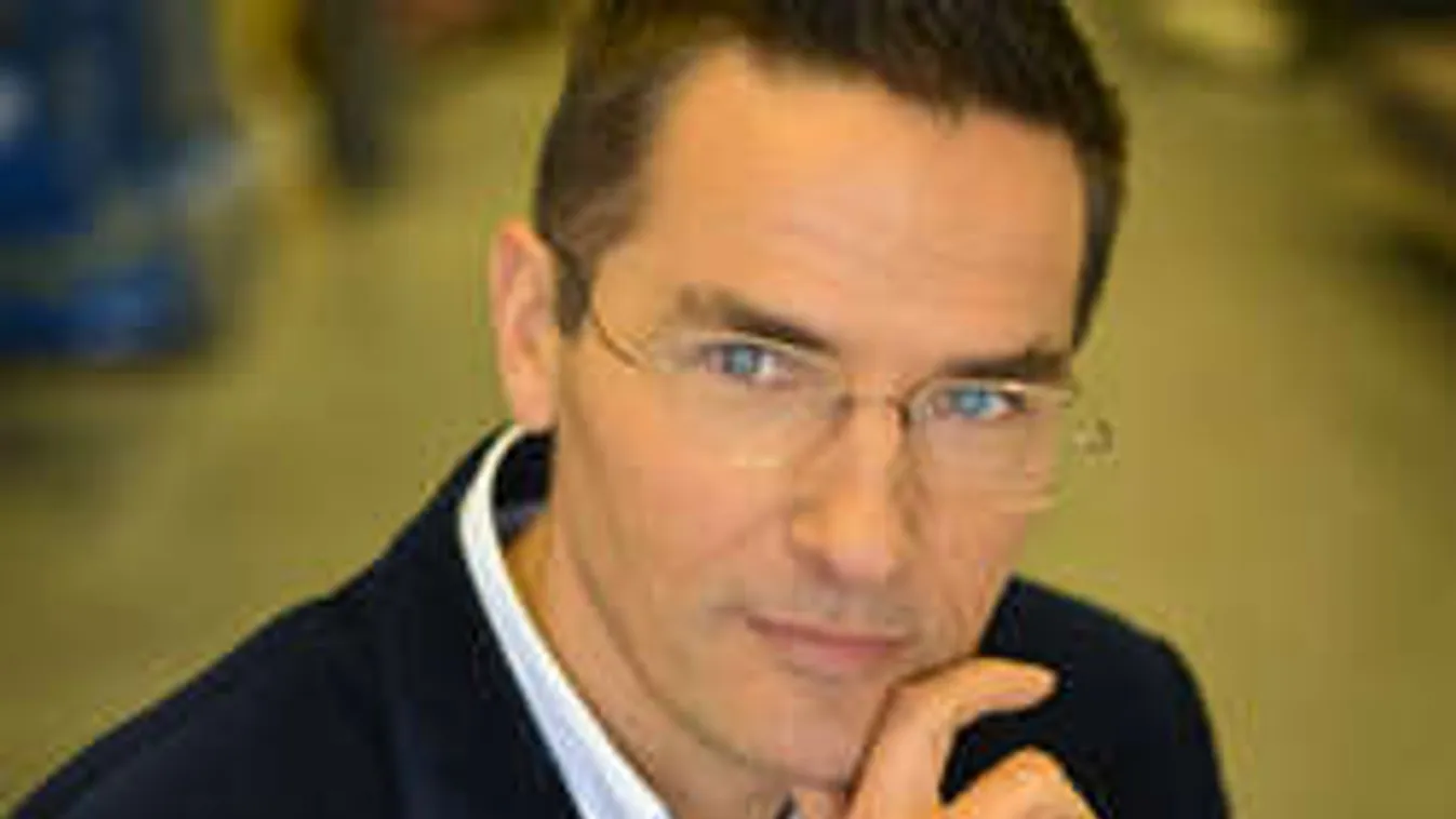 Tizenhét évvel fiatalabb nővel alapított családot a volt TV2-s