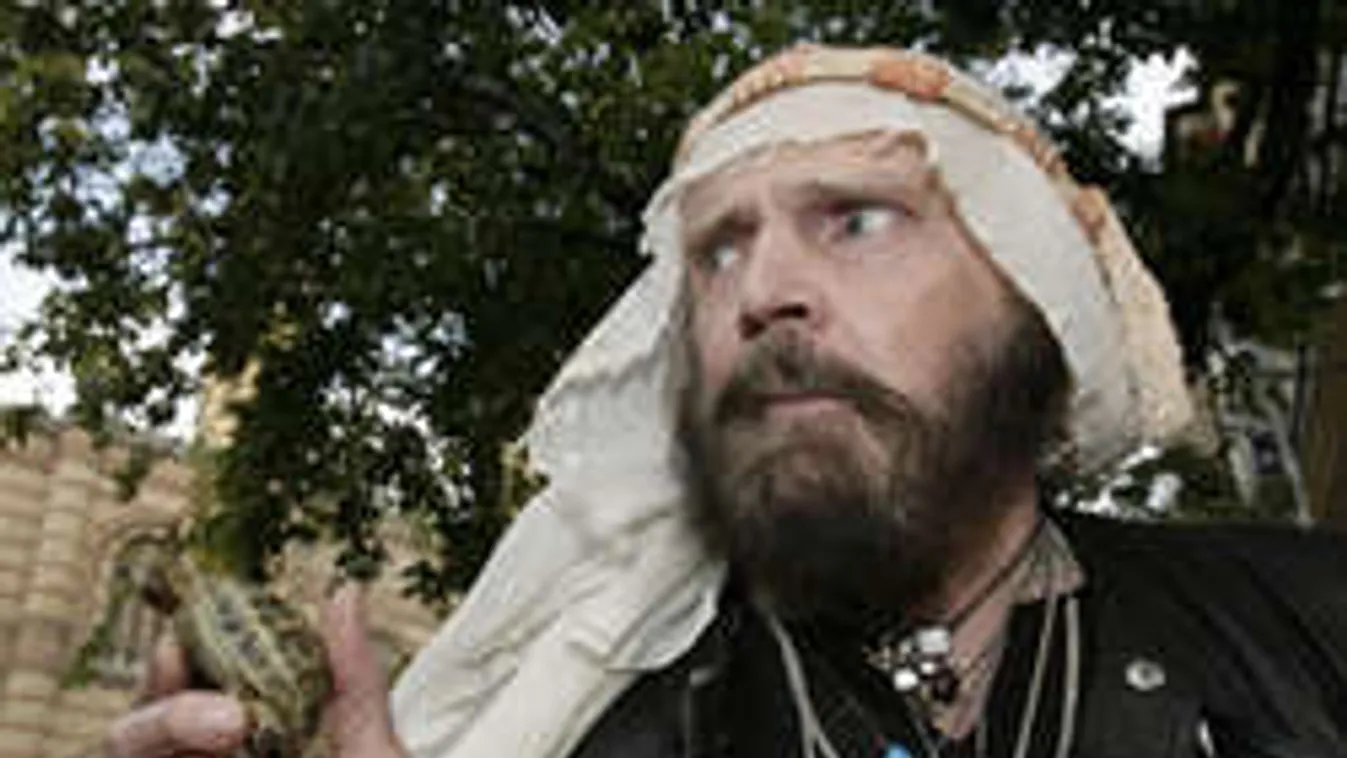 Egyre rosszabbul van Som Lajos! Orvosok vizsgálják!