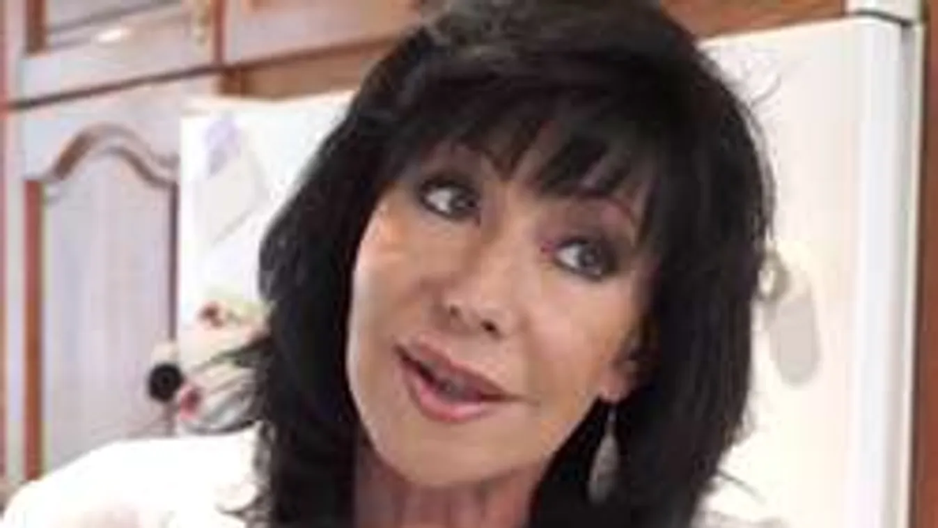 Váratlan fordulat: A magyar énekesnő mégsem megy most férjhez!