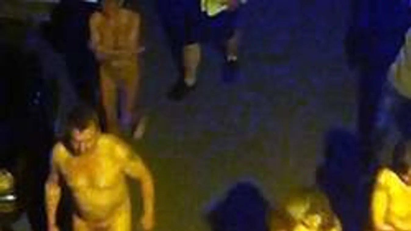 Meztelenül vonultak az utcán a prostik és kuncsaftjaik! - Videó