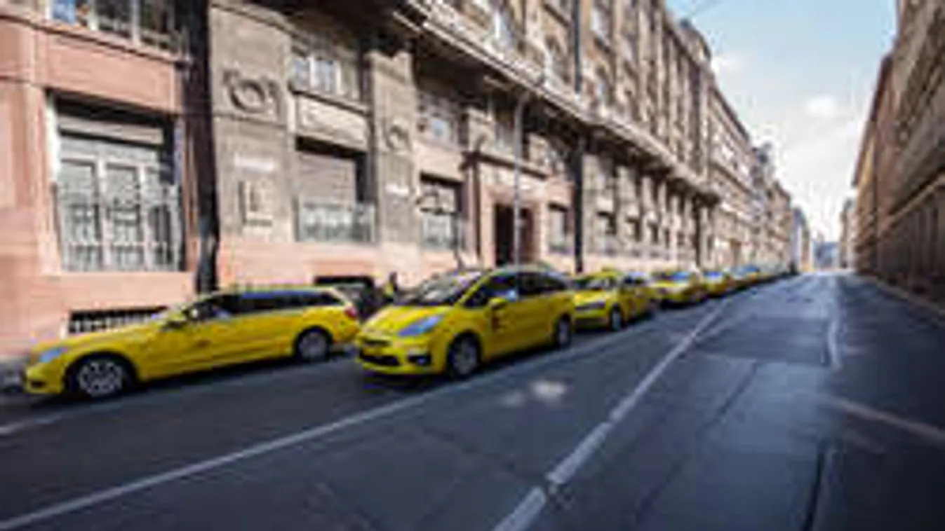 Nem csak az Uberrel, egymással is harcolnak a taxisok!
