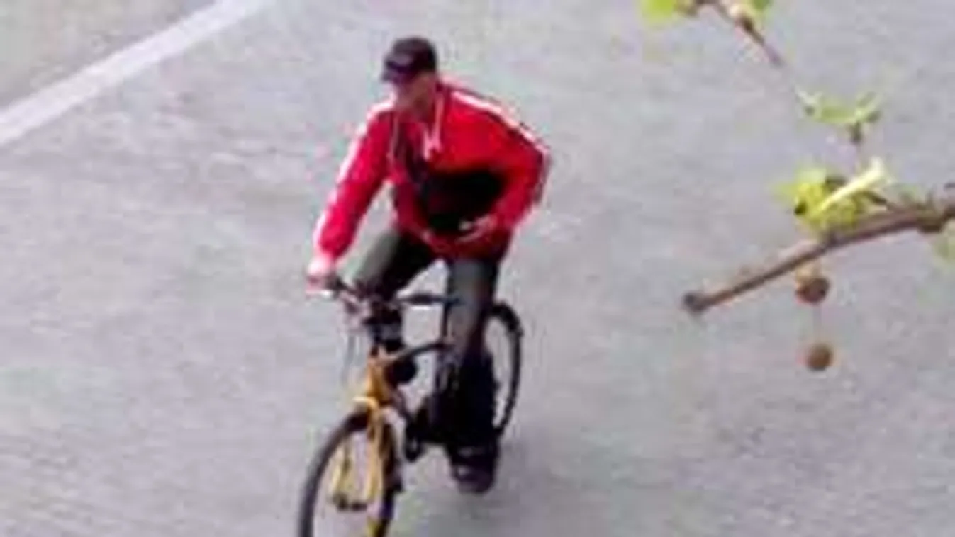 Ez a férfi lopott el egy biciklit a Kossuth térről fényes nappal -Fotó