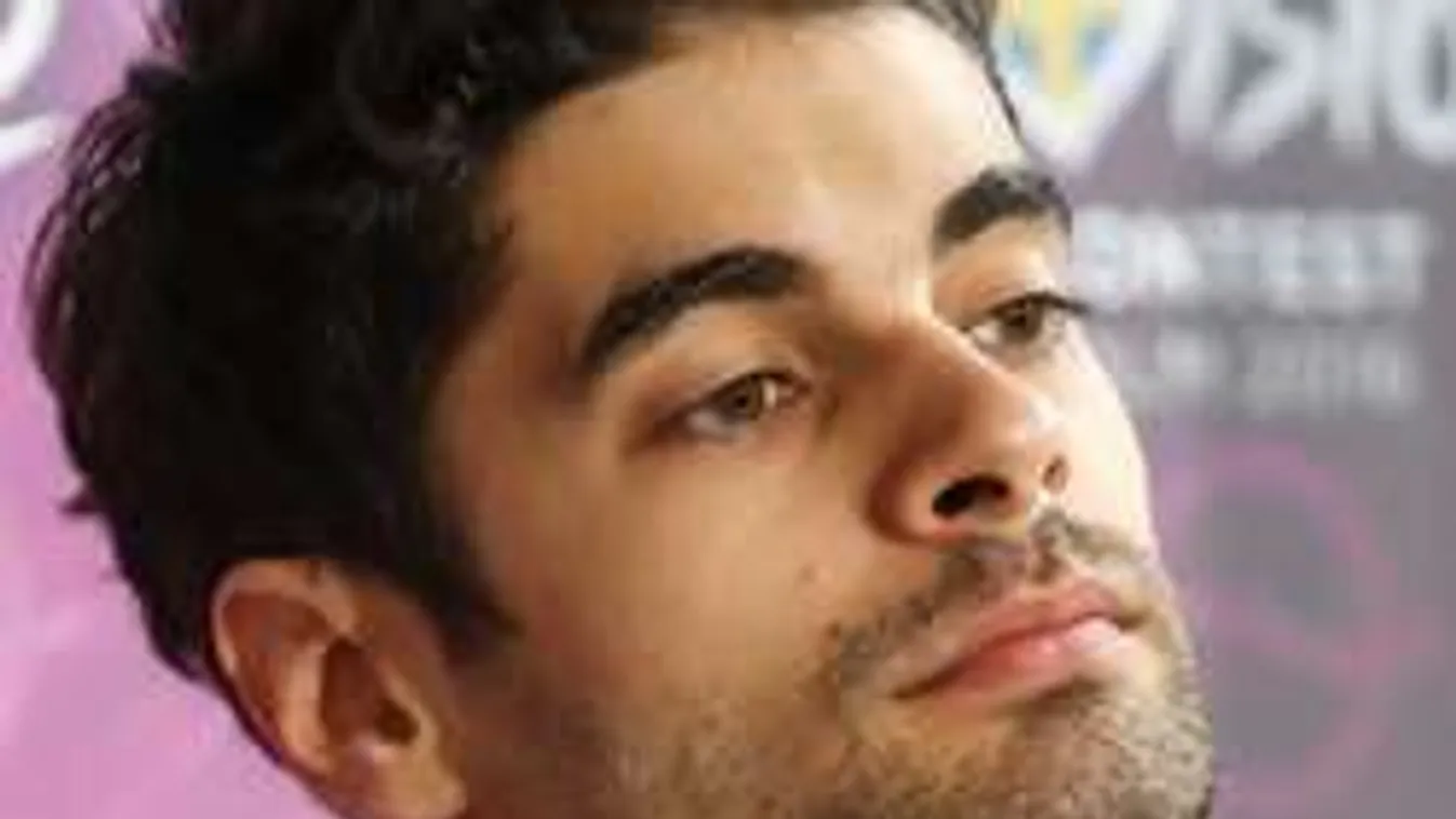 Így készül a fellépésére Freddie