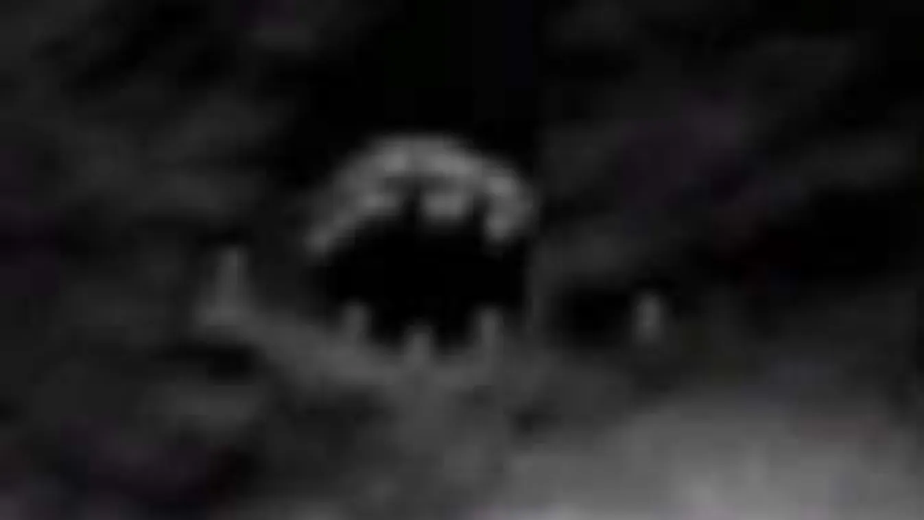 Elképesztő mit fedeztek fel a Hold egyik kráterében!