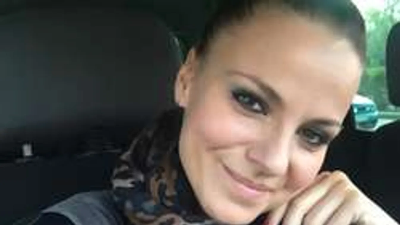 Lebukott a terhes magyar énekesnő! Titkolni akarta állapotát!