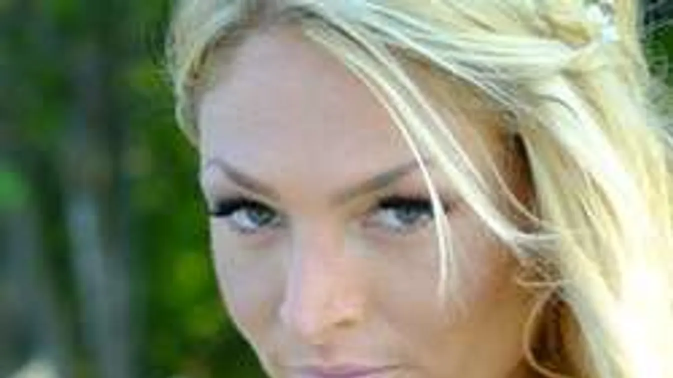 Láttál már magyar reality sztárokat pucéran rögbizni? +18 Videó