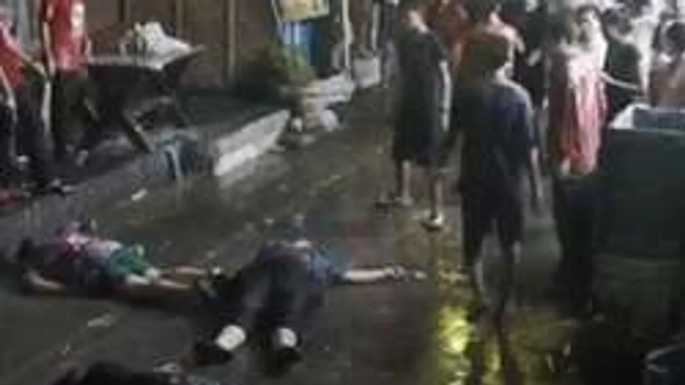 Sokkoló videó: alaposan megverték a gyanútlan turistákat!