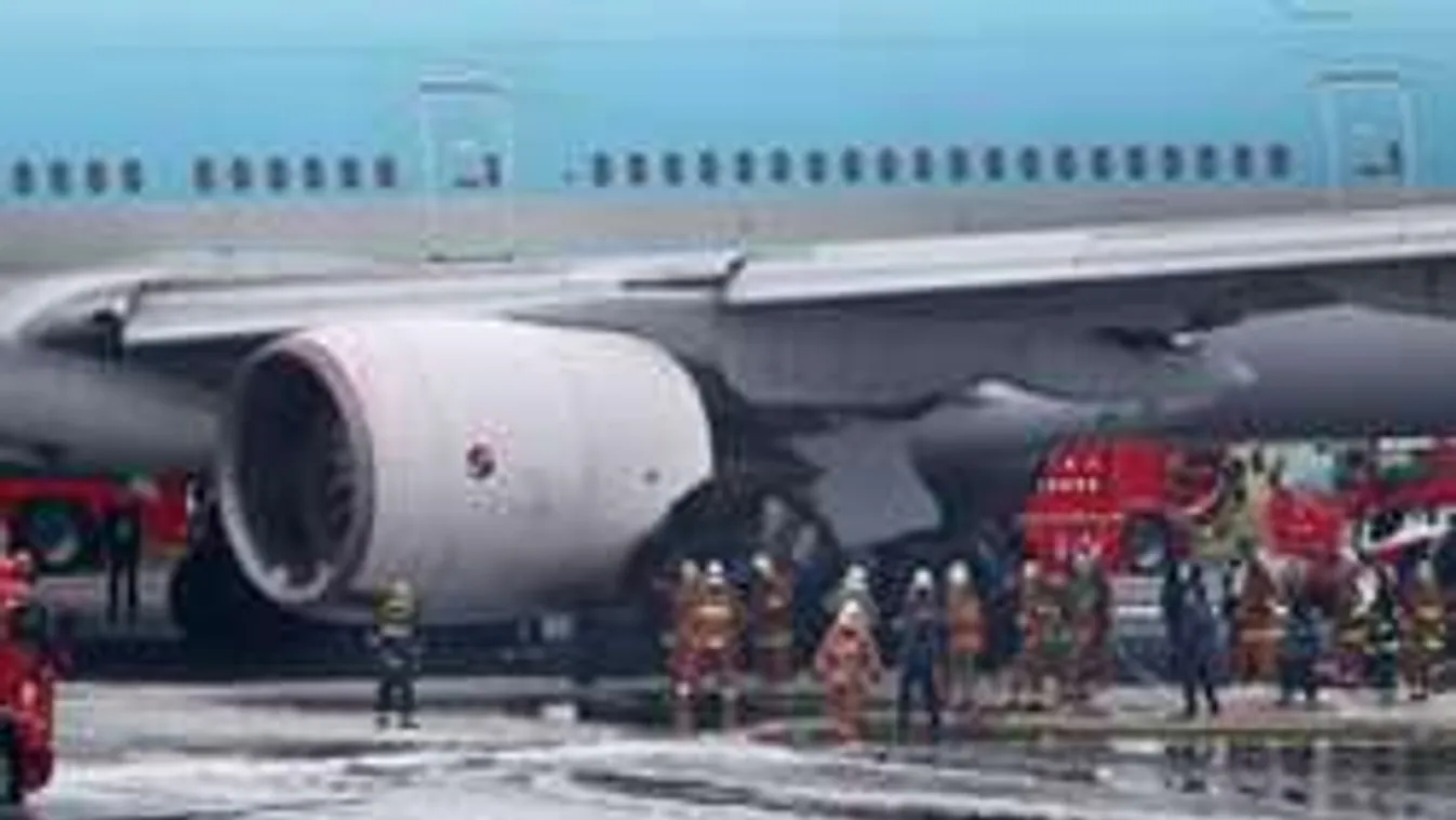 Kigyulladt egy utasszállító több mint 300 emberrel a fedélzetén!