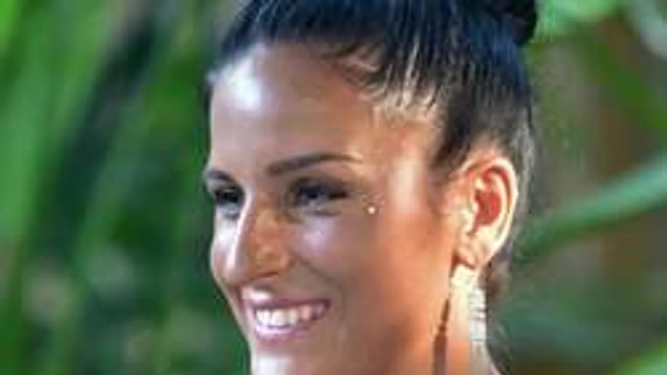 Bejött az élet a pucérkodó celebjeinknek