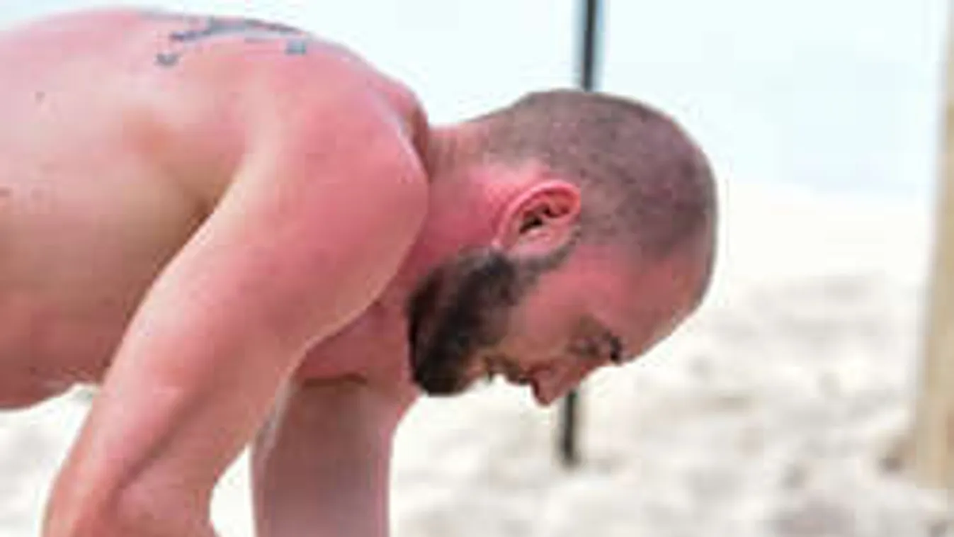 Gyerekek előtt lóbálta férfiasságát, eltiltották a magyar celebet