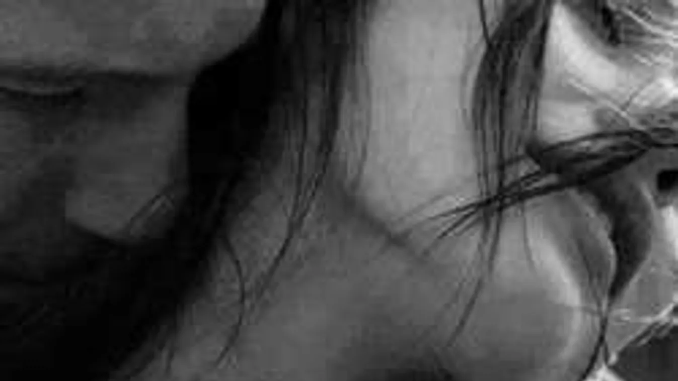 Itt érintsd meg a csajod, hogy azonnal kedvet kapjon a szexhez!