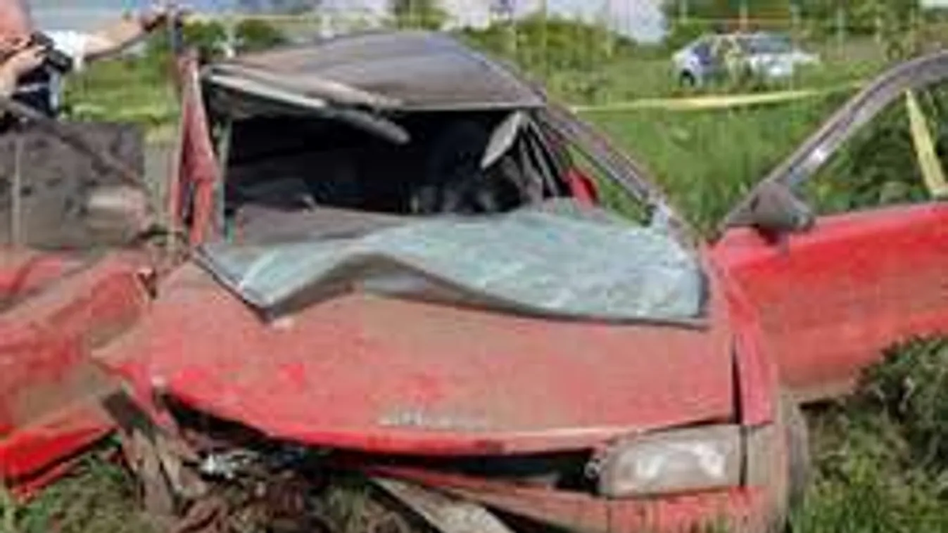 Brutálisan összetört egy autó Berentén, egy ember meghalt! - Fotó!