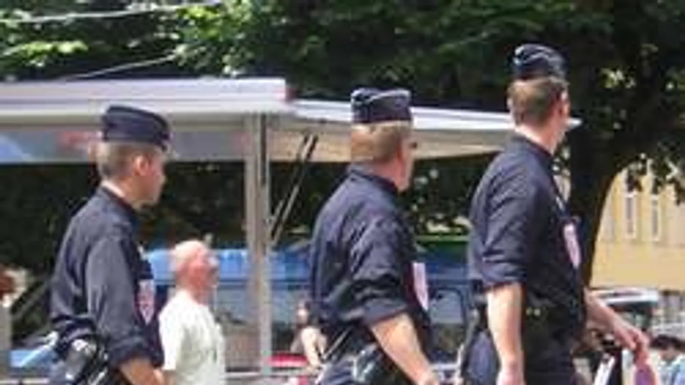 Így bánik a francia rendőrség a művégtagokkal élő menekülttel! -VIDEÓ