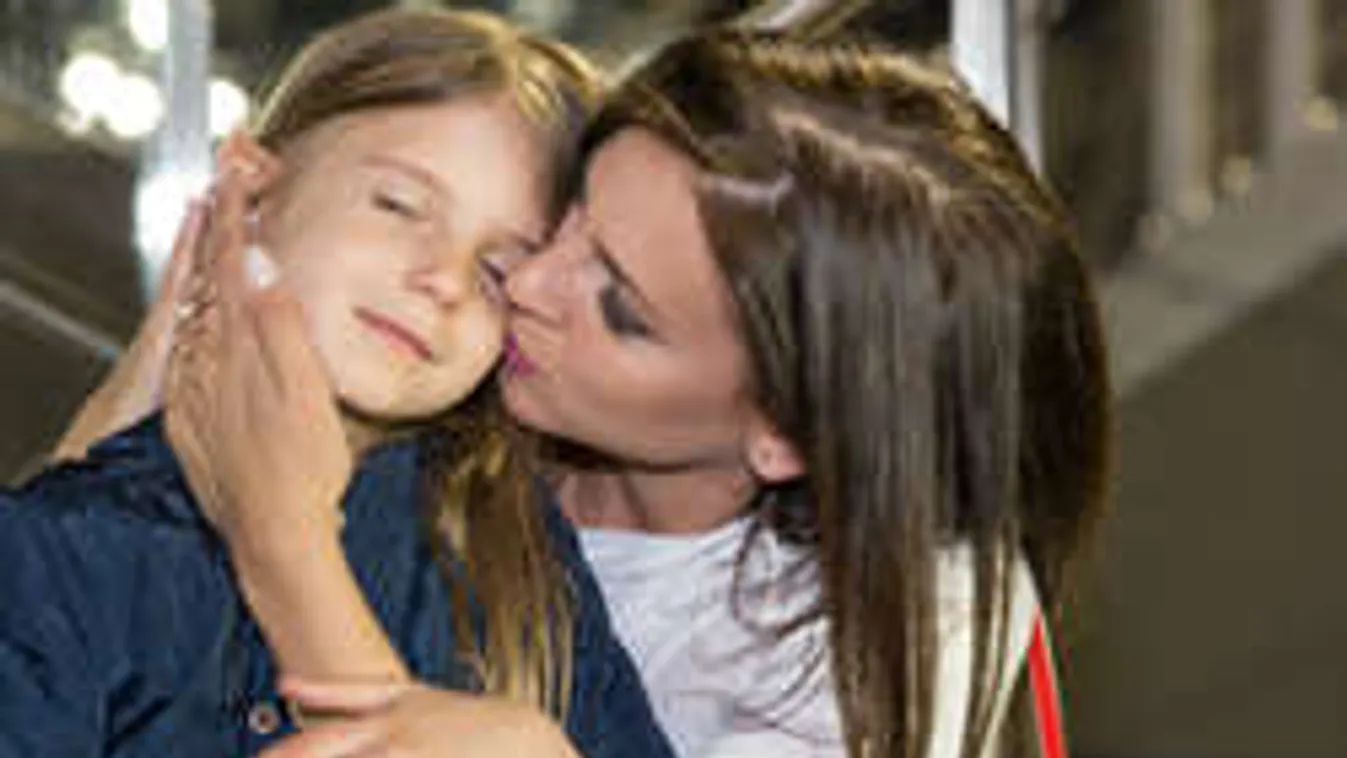 Elképesztő anya-lánya fotót posztolt Sarka Kata!