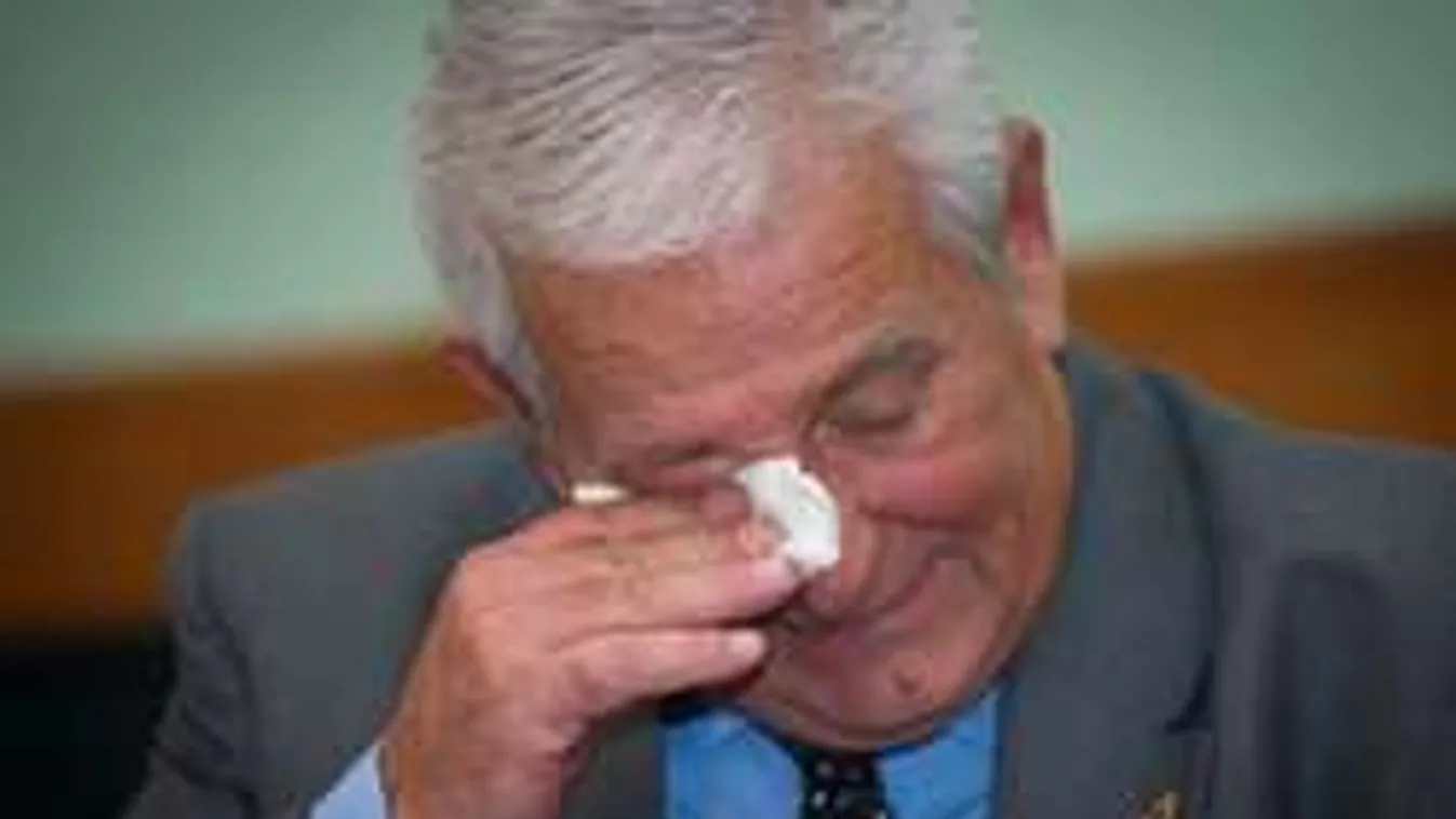 Újabb bőrt húznának le Kiss Lászlóról a törvényalkotók