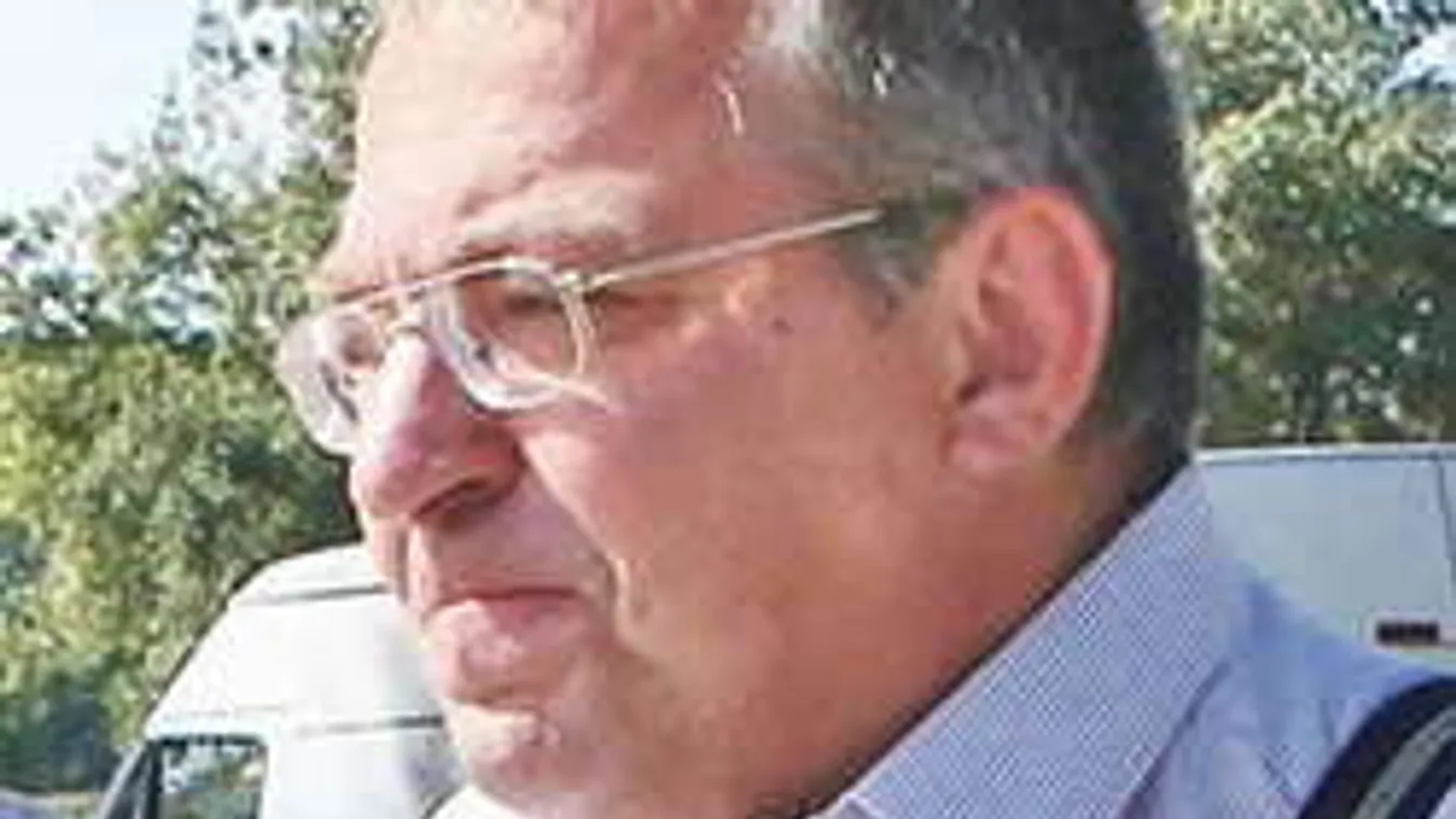 Simicska kiárusít, megkezdődött a végelszámolás. Eladja a Hír TV-t is?