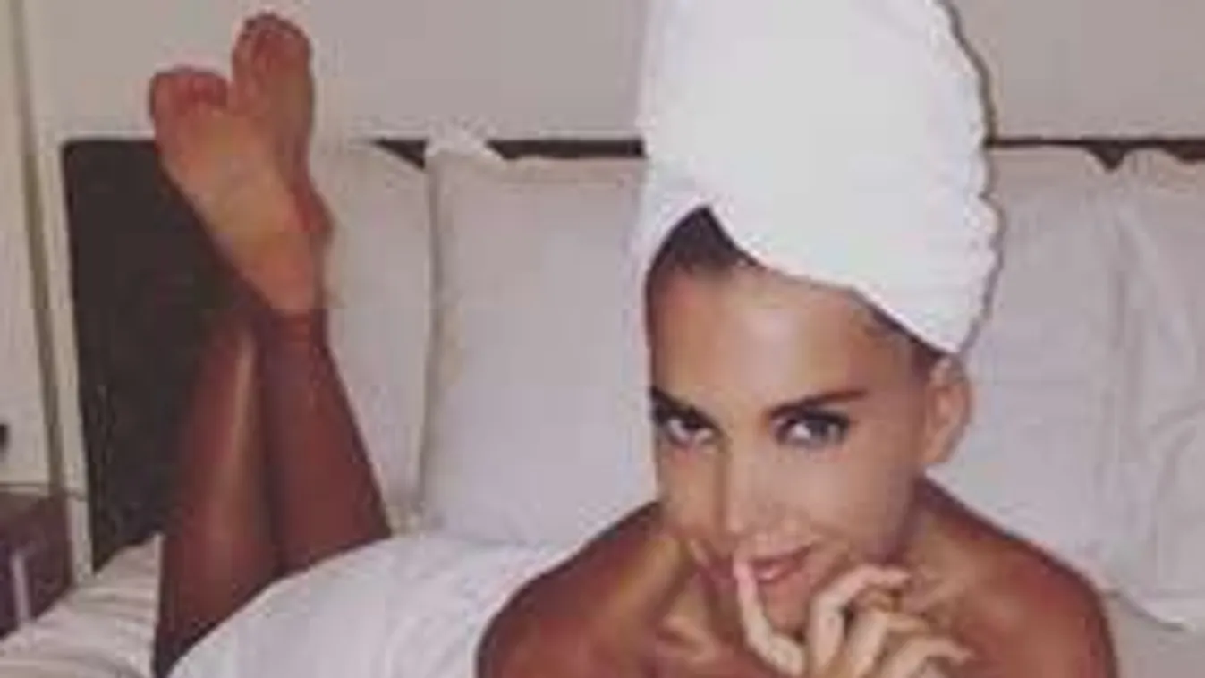 Leveti melltartóját és bugyiját a legszexibb focistafeleség