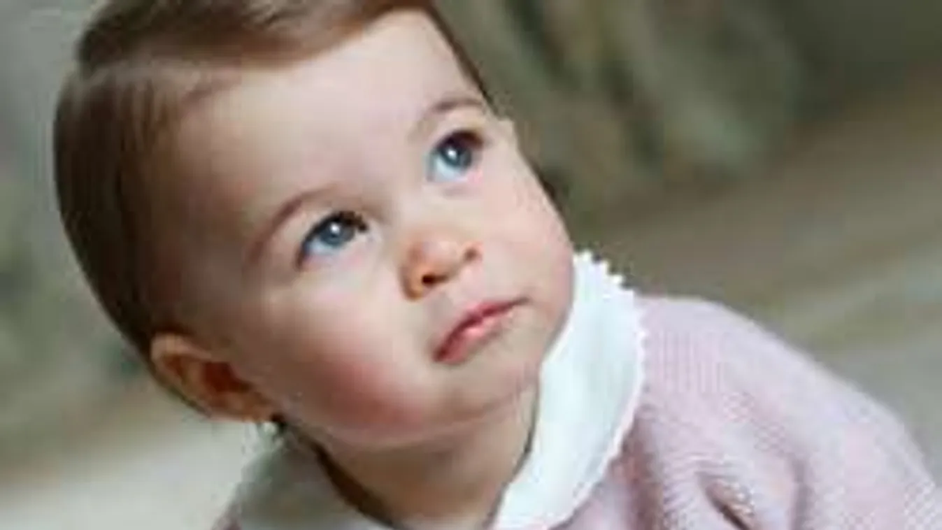 Gyönyörű fotókon az egyéves Charlotte hercegnő!