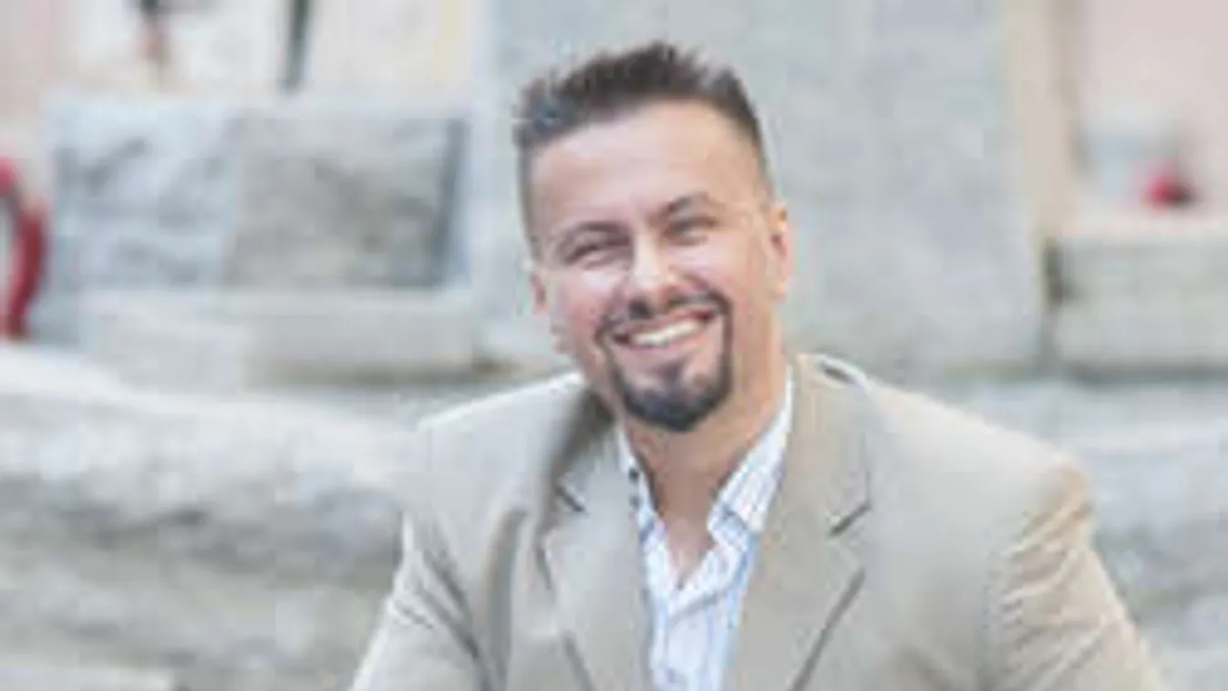 Váratlan fordulat: visszatér régi szakmájához a köztévé sztárja!