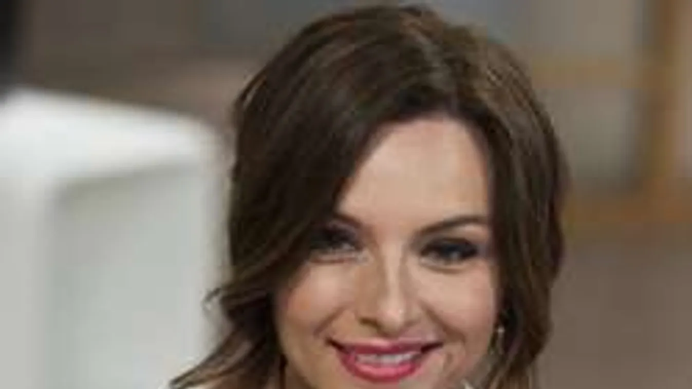 Alig takarja valami a 41 éves magyar énekesnő tökéletes testét - Fotó