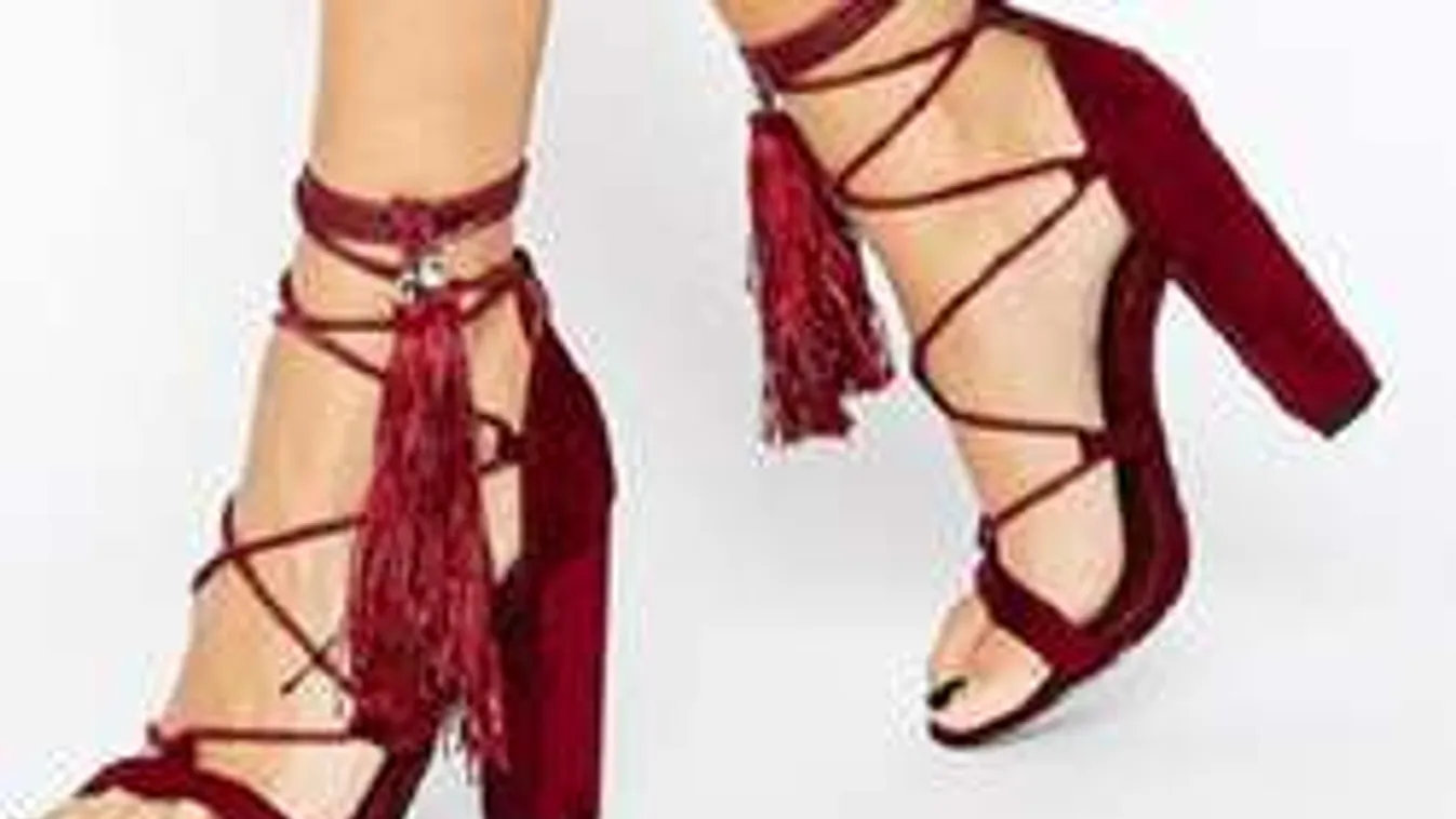 Felejtsd el a tűsarkút, idén ebben a szexi cipőben hódítanak a nők