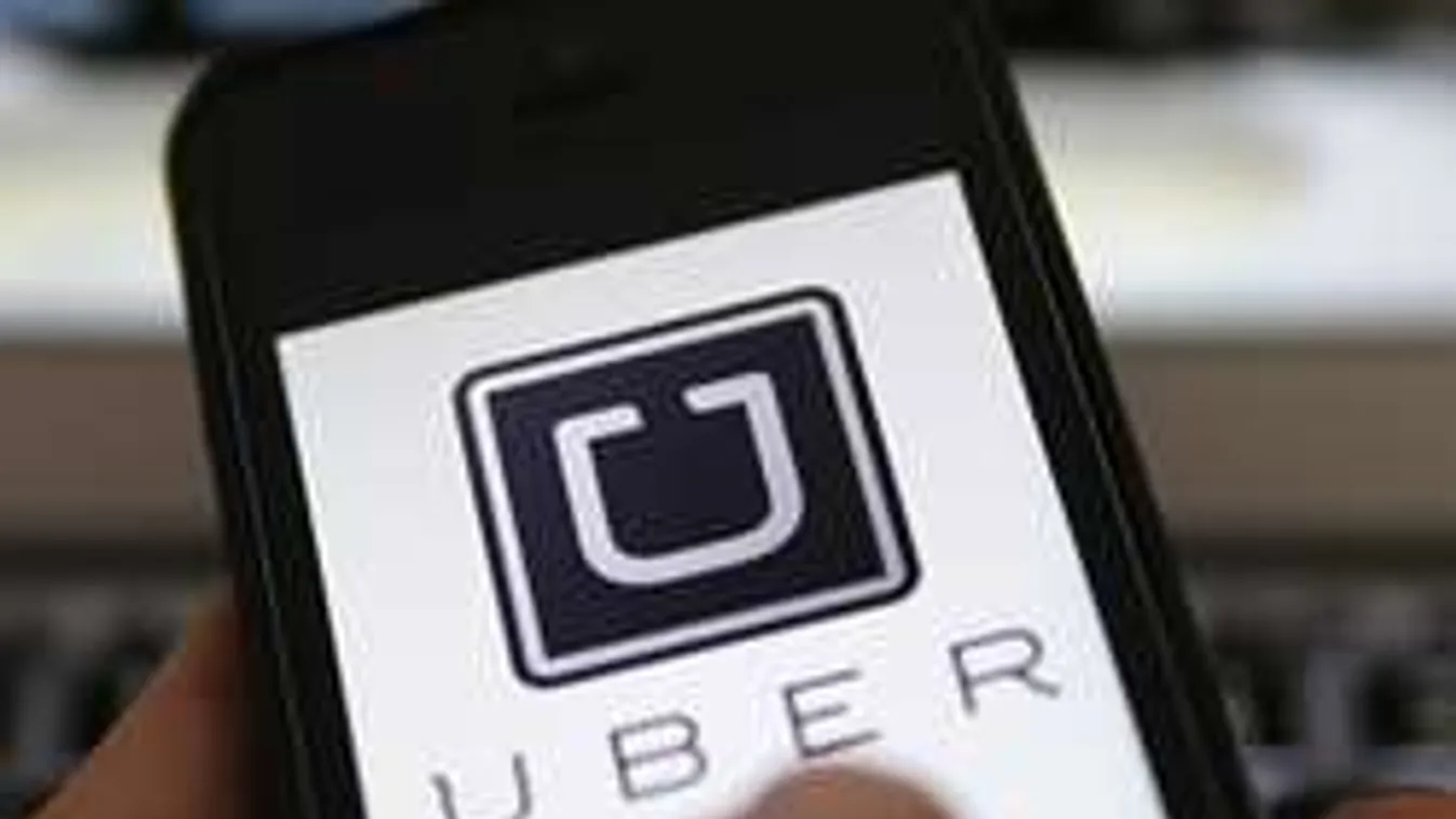 Kocsijába zárta a NAV-osokat a pánikba esett Uberes!