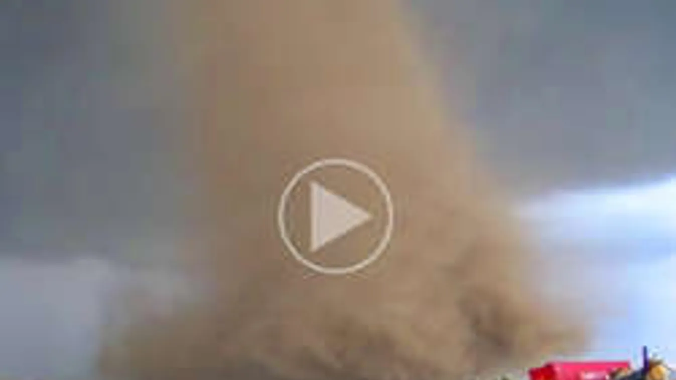 Ilyen közelről még sosem láttál tornádót! - Videó