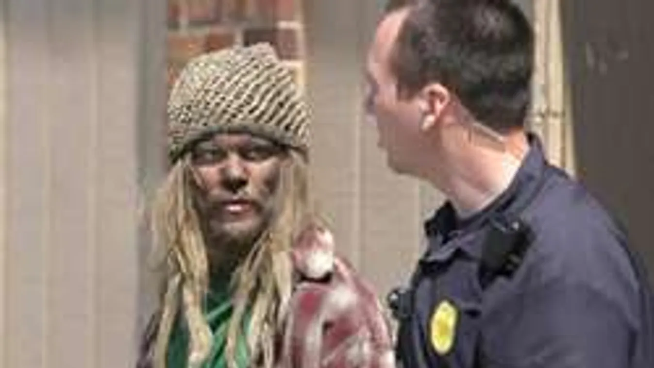 Mezítelenül szorult be a kéménybe a peches betörő