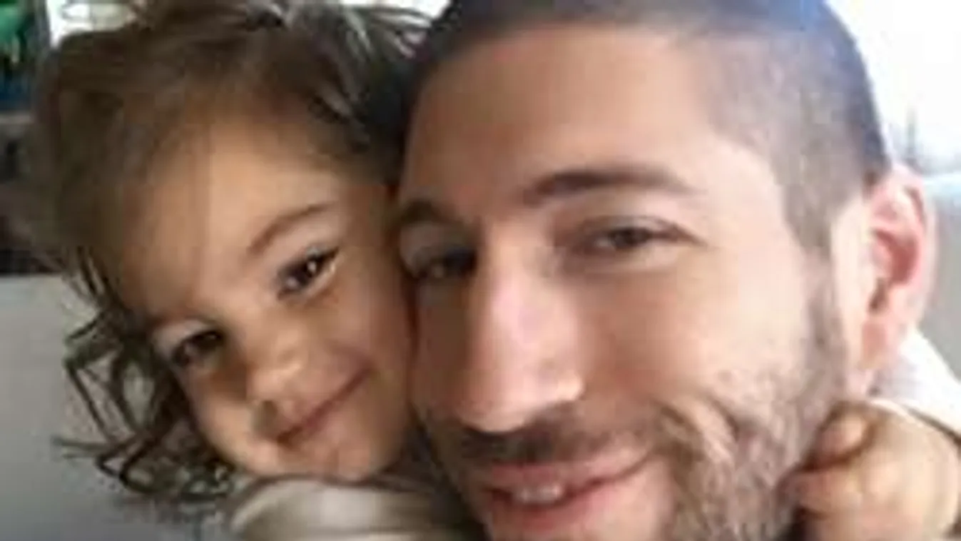 Apjára ütött, Berki Krisztián cuki lánya a lovon gyakorol - Videó