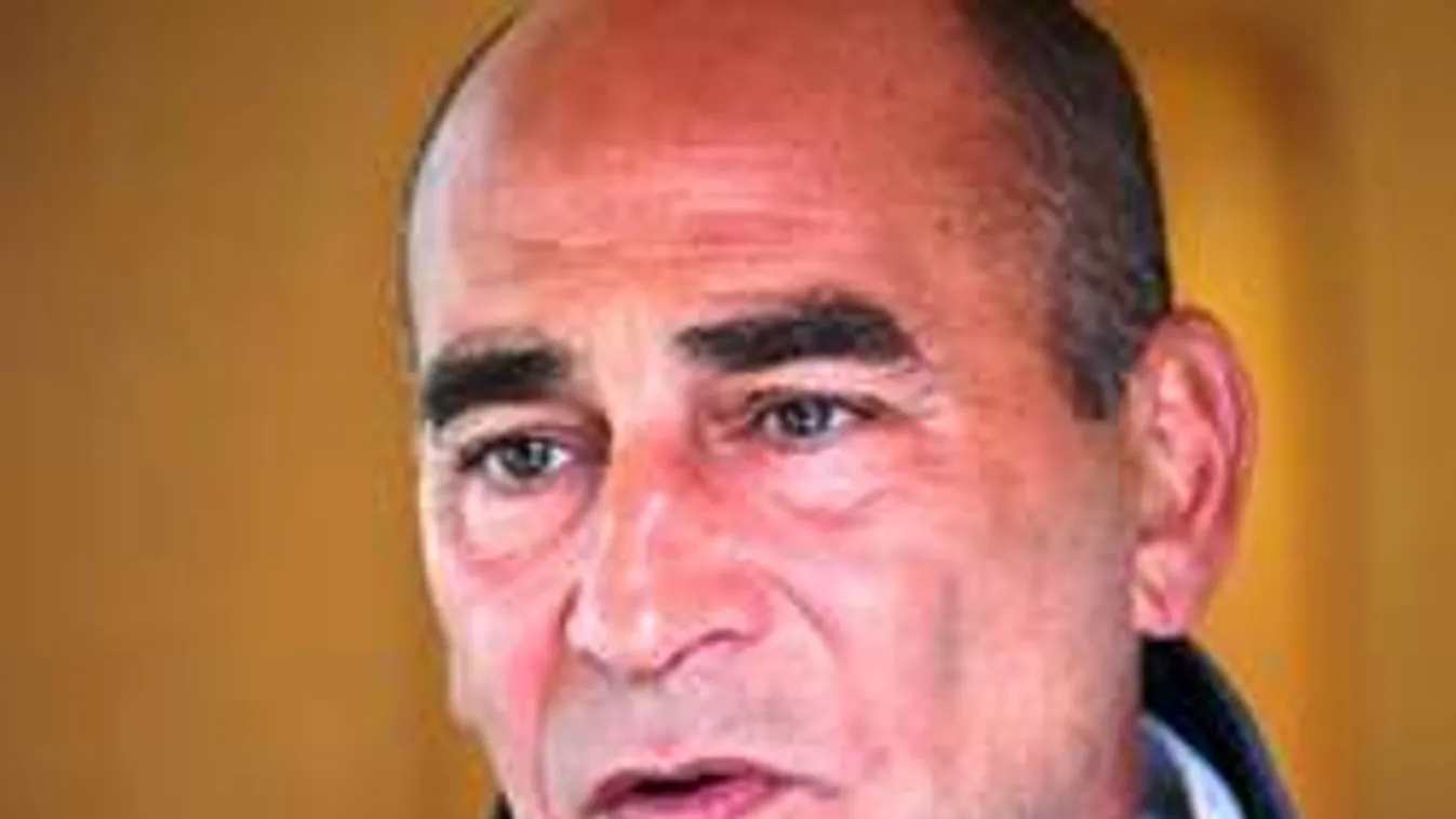 Aggódó rajongók ostromolják Kulka János otthonát!