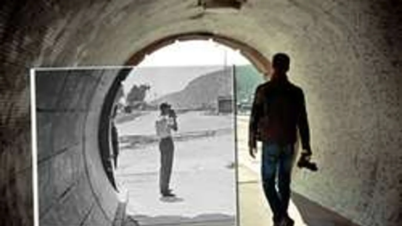 Nagy dobásra készül múlt és jelen híres magyar fotósa!