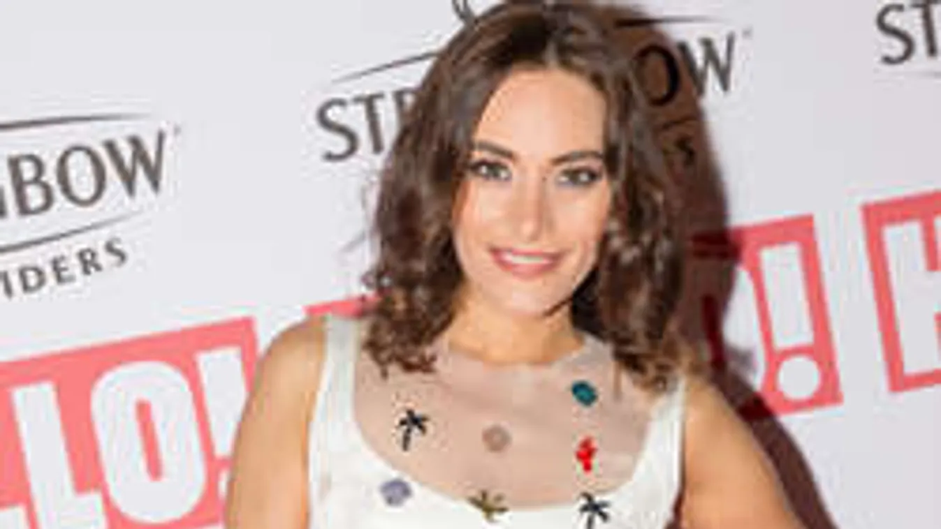 Hoppá! Félmeztelenül pózolt Görög Zita a tükör előtt!